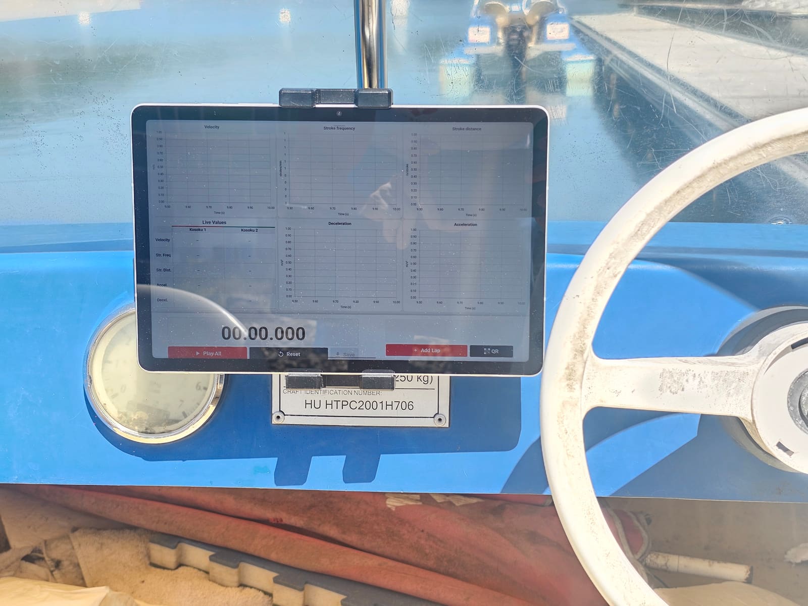 Quko Live running on a tablet in a coaching boat